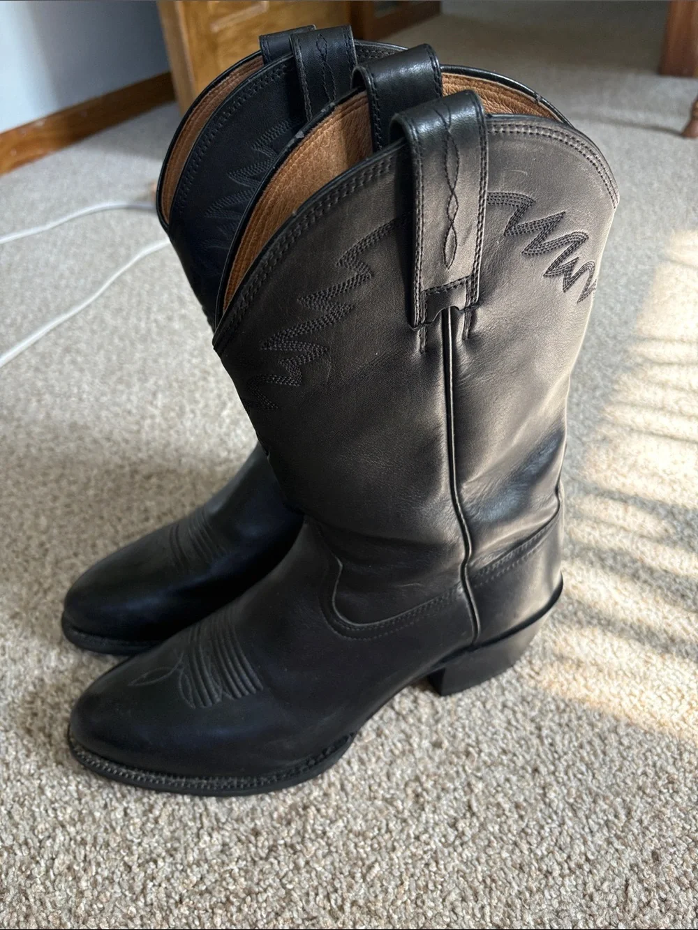 Men’s Black Leather Ariat Cowboy Boots - Classic Western Style size 9D - Picture 3 of 9